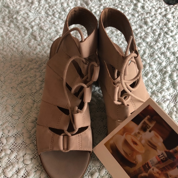 Tan Strap on Lace Platform - Picture 3 of 8